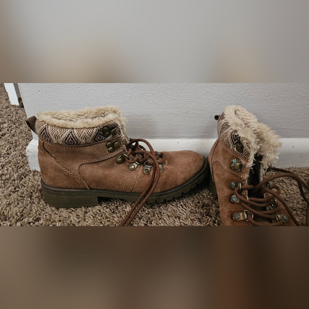 Women's Tan Fur-Lined Boots